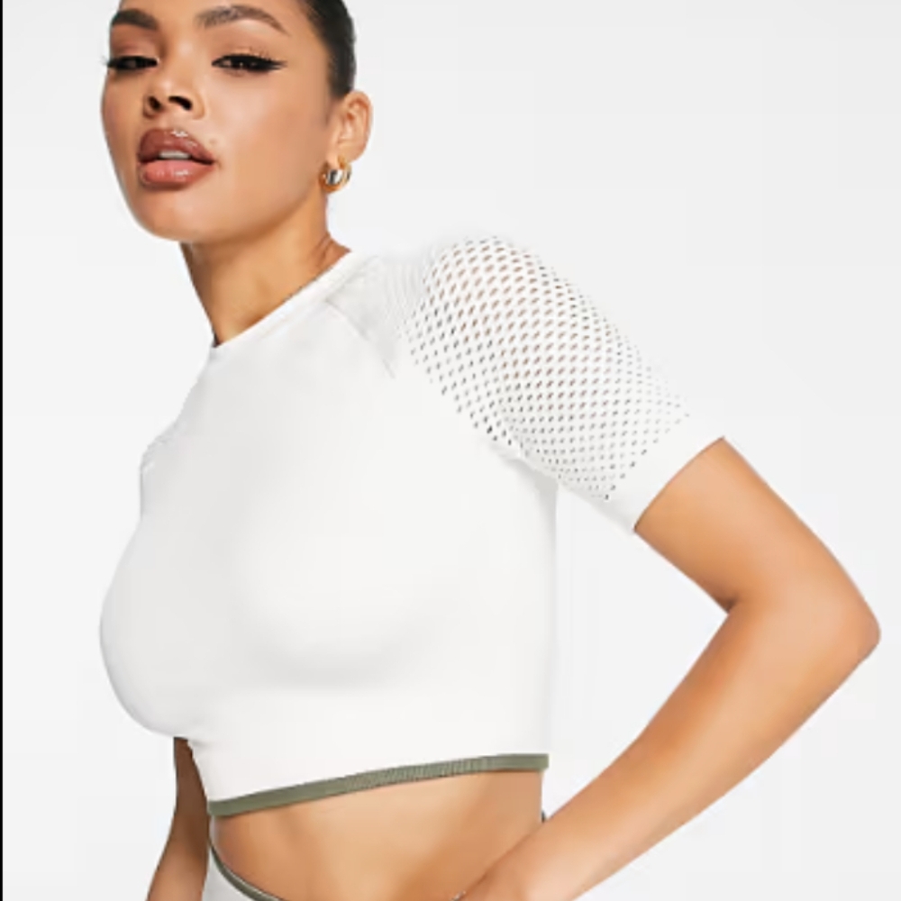 IVY PARK off- White CroT-shirt with Mesh Sleeves